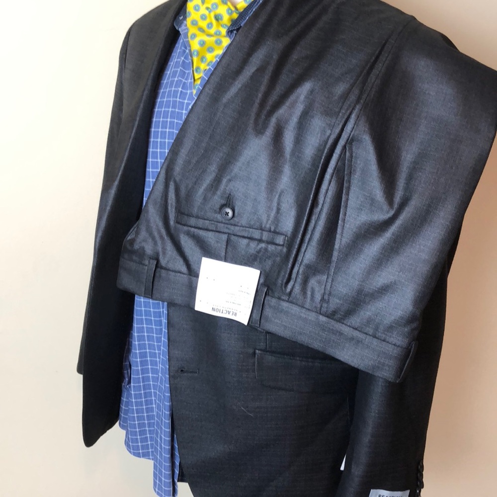 « SOLD »Kenneth Cole, Gray Shark skin suit. - Picture 7 of 8